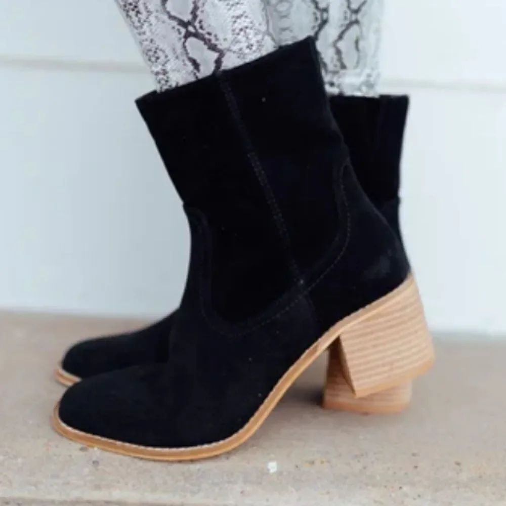 BRAND NEW A.N.A ROUND TOE PULL-ON BLOCK-HEEL BOOTIE